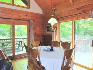 Lazy Bear Retreat - Classic Cabin!