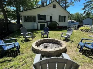 Maine Stay Lake House-Limit12 Home