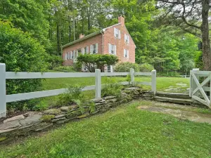 'Sky Parlor Farm' on 480 Acres w/ Fire Pit!