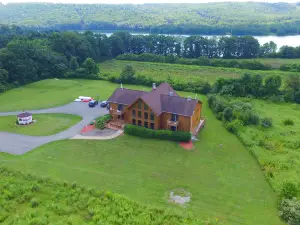 Spacious 8Bd/7ba Log Home on Beltzville Lake in Southern Poconos - No Prom