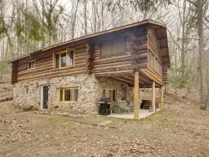 Lakefront Fence Home w/ Private Hot Tub!