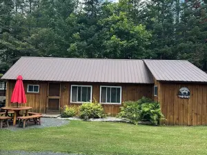 Grizzly Cabin at The Bears Cottages in Inlet