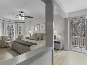 Lake front home on Lake Sinclair: Modern, fire pit, dock, private, pet-friendly!