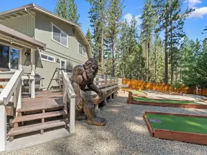 Large 3BR/2BA Family Home. Mini Golf Course. Amazing Gaming Room.