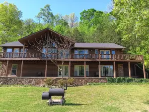 Lowest Summer Rates on White River W/ 2 Slip Covered Boat Dock! Great Fishing!!