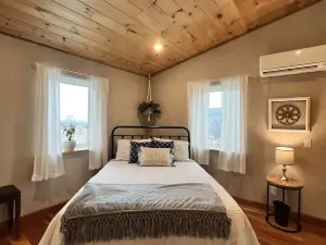 Custom Finger Lakes home near Ithaca with hot tub