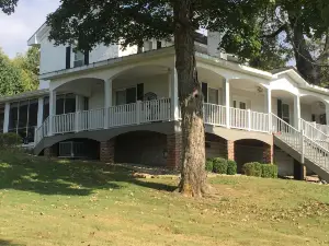 Lake Front Property on the main channel of Barkley Lake-Private Paradise