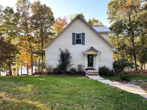 Lakefront w/Game Room, Kayaks and More!