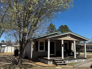 Relax & soak up the lake life!