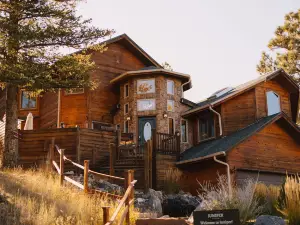Juniper Lodge & Treehouses