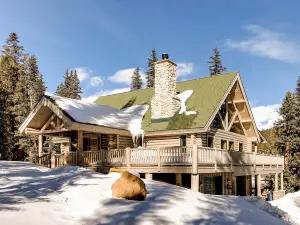 Game Room, Hot Tub and Scenic Views - Gorgeous Mountain Oasis