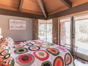 Glass Haven - Stunning Views, Yoga Deck, Unique Amenities