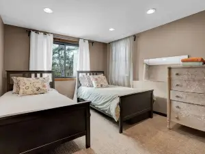 Expansive Deck and Gorgeous Views - Charming Mountain Retreat
