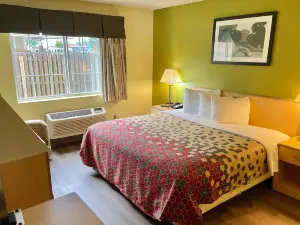 Super 8 by Wyndham Gloucester