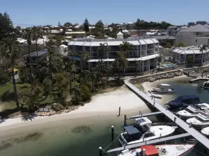Pier 21 Riverside Apartment Hotel