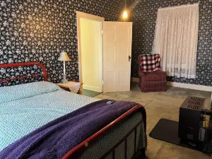 3-bedroom house in delightful Circleville with AC, WiFi. Enjoy a cozy stay