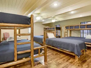 Dularge Grand Villa - Steps to Marina + Fishing!