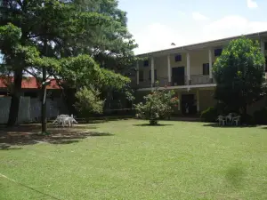 Acholi Inn