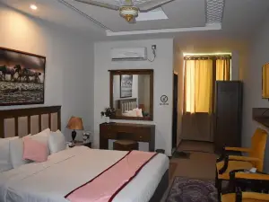 Abbott Crown Hotel and Restaurant
