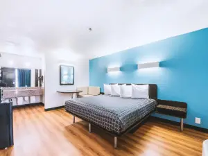 Sky Palace Inn & Suites by Jasper Beeville