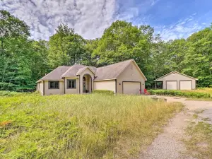 Cozy Whitehall Hideaway w/ Hot Tub + Chiminea!