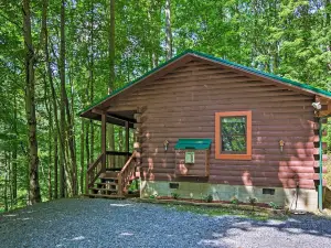 Charming Clyde Hideout w/ Porch & Gas Grill!