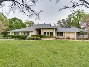 Spacious Texas Abode - Patio, Pool, and Fire Pit