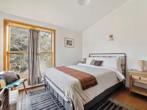 Limantour Lodge