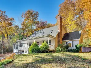 2 Mi to Winnipesaukee Shores: Gunstock Retreat