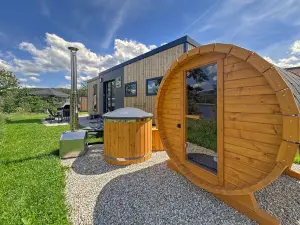 Feriendorf Seeblick Chalet with sauna and hot tub