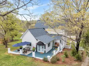 Mill House Cottage in rural setting, come visit!