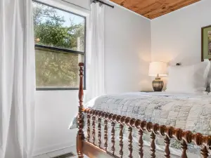 Cozy Cabin, Central AC, 5 Min. to Buffalo River, Pets & Families Welcome!