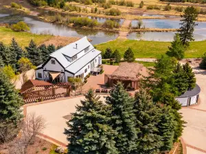 THE TURTLE HOUSE-WEDDING VENUE/REUNION LODGE