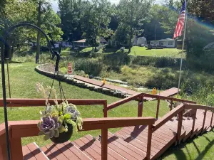 Up North Retreat - hot tub - pool table -kayaks- yard games- arcade