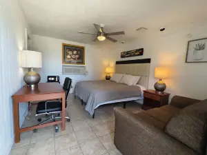 Lake Hudson Inn