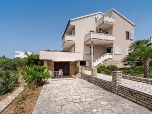 Apartment Ljubica with Nice Garden 1