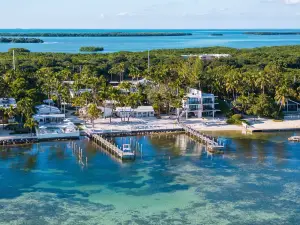 Pines & Palms Resort