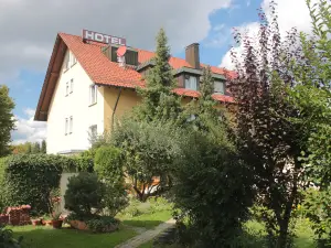 โรงแรมเรสเตอรองต์แอนด์เกสเทอเฮาส์ เลอเวน