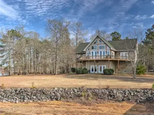 Dreamy Ridgeway Home w/ Grill on Lake Wateree!