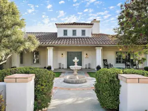 Wellsona Vineyard Retreat + Pool, Hot Tub, Views Main Home + Guest Home