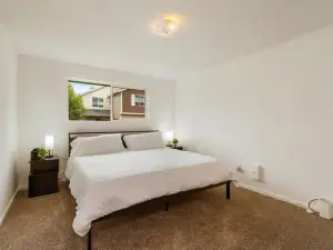 Bright 2BR Near Ash Way w Private Yard