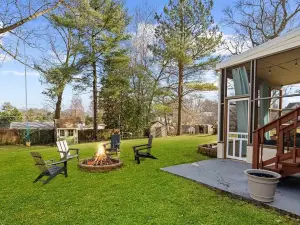 Cozy Annapolis Getaway: Firepit, Pet-Friendly, Fenced Yard, Beach Access