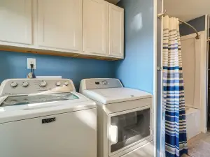 Downtown Russells Point Cottage Near Indian Lake!