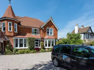 The Lawn Guest House Gatwick