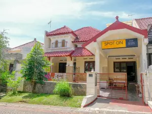 Spot on 2749 Tiga Sinar Residence
