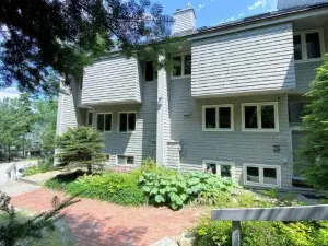 R7 Ski-in Ski-Out Bretton Woods Townhome on 2-Mile Home Trail Mt Washington Views