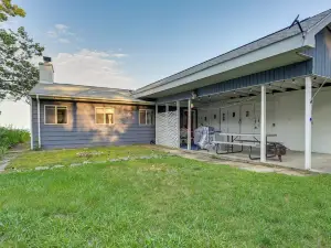 Seasonal Lakefront Tawas City Home w/ Grill!