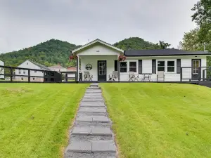 Mullens Home - Close to Hatfield-McCoy Trailhead!