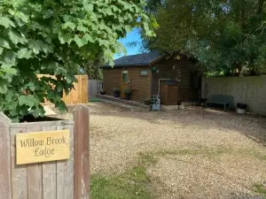 Cosy Dog Friendly Lodge with an Outdoor Bath on the Isle of Wight