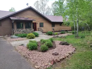 Birchwood Haven-Wooded Lakefront Cabin Retreat on Big Chetac Lake, Birchwood WI